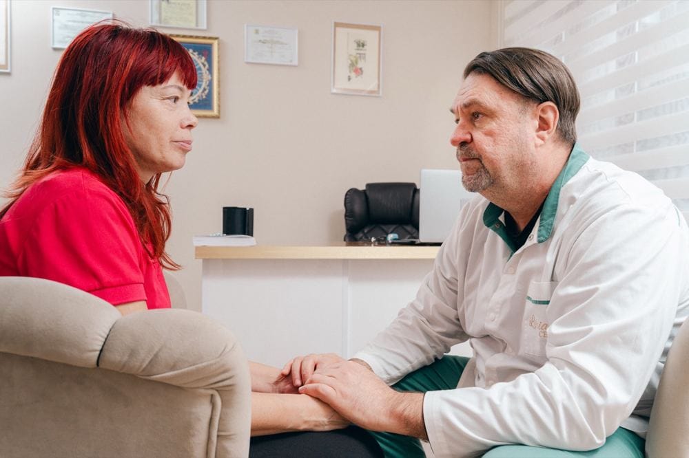 Consultația la Lirian — timp real petrecut cu pacientul, de la simptom la cauză. Exact experiența pe care campaniile trebuiau să o transmită înainte de primul contact.