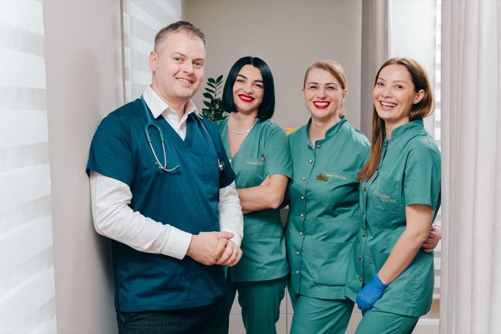 Echipa medicală Lirian — medici specialiști, psiholog și farmacist cu peste 25 de ani de experiență. Autenticitatea echipei a fost fundamentul întregii comunicări.